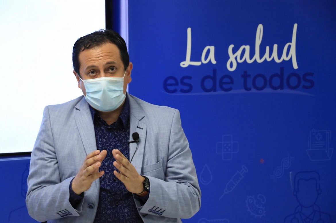 Deben seguir haciéndose pruebas a vacunados con síntomas