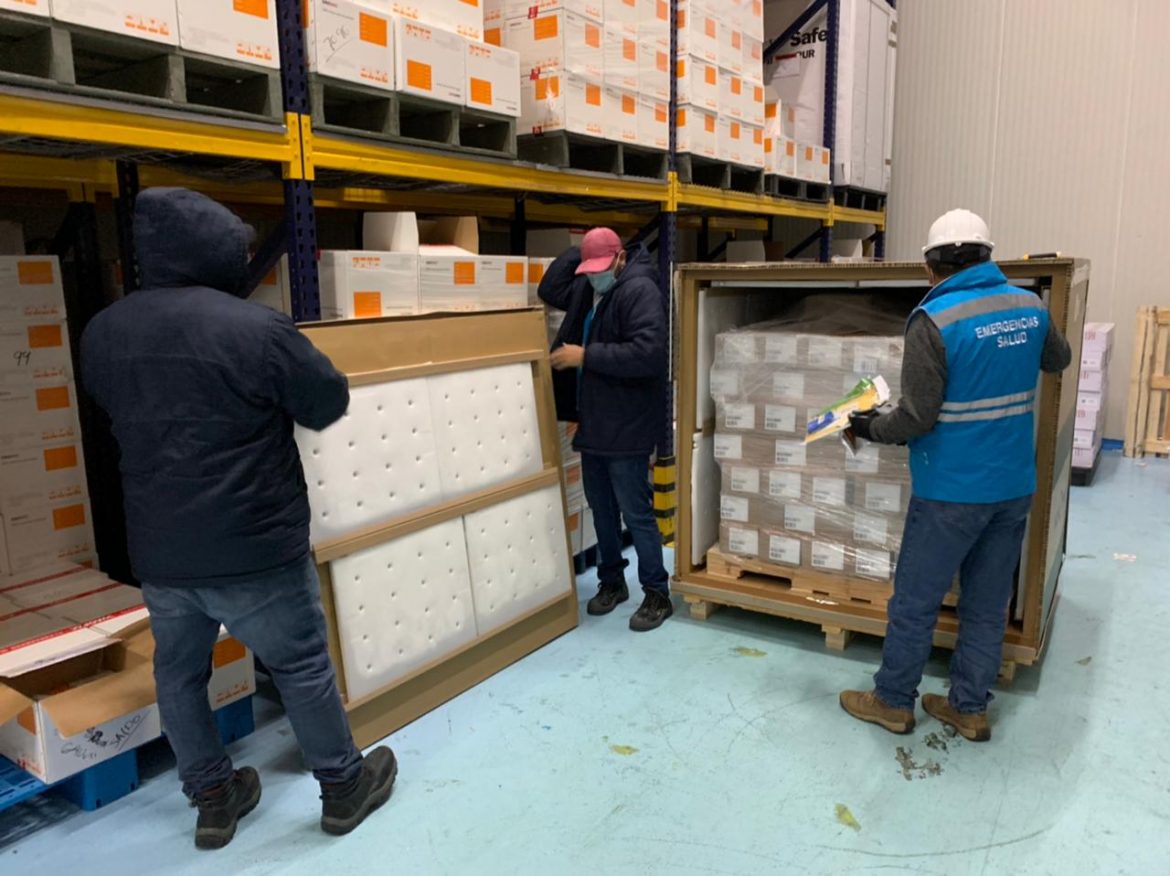 Aterrizaron en Colombia 840.000 dosis de vacunas de Moderna